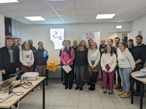 Les équipes des CAF73 et 74, et des FOL73 et 74 autour de Tara et David, Promeneurs du Net. Les équipes des CAF73 et 74, et des FOL73 et 74 autour de Tara et David, Promeneurs du Net.